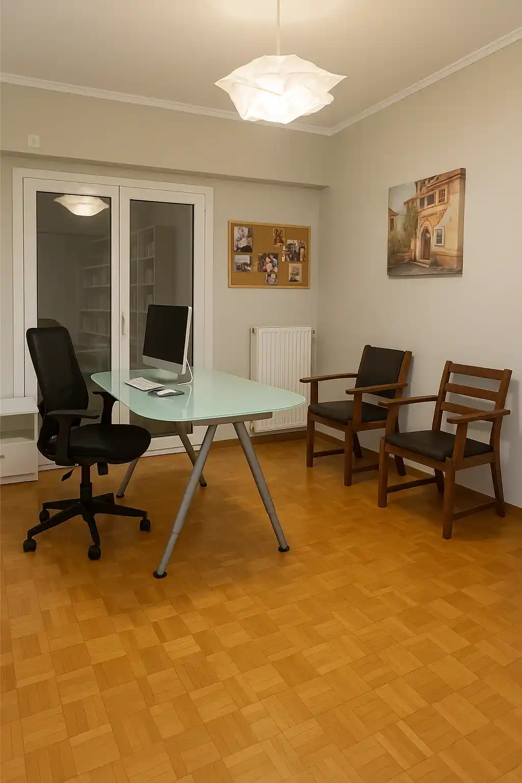 Modern Home Office with Warm Accents Πολυτελές διαμέρισμα 140τ.μ. στον Άνω Παπάγο
